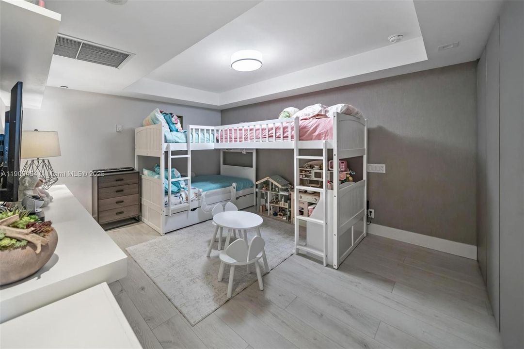 For Sale: $2,999,000 (2 beds, 2 baths, 1640 Square Feet)