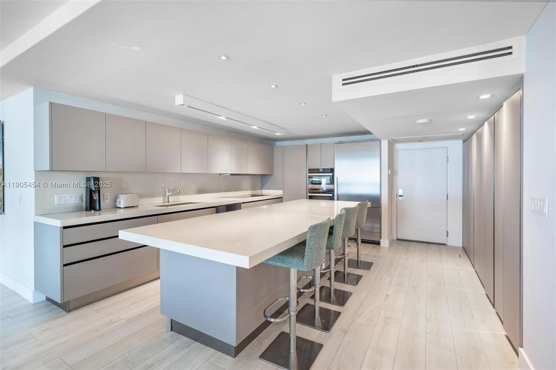 For Sale: $2,999,000 (2 beds, 2 baths, 1640 Square Feet)