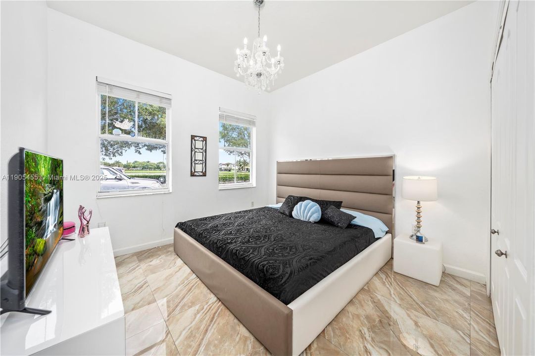 For Sale: $899,999 (4 beds, 3 baths, 2124 Square Feet)