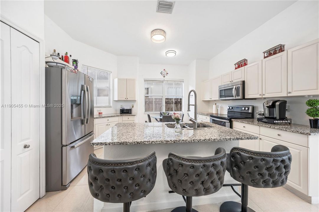 For Sale: $899,999 (4 beds, 3 baths, 2124 Square Feet)