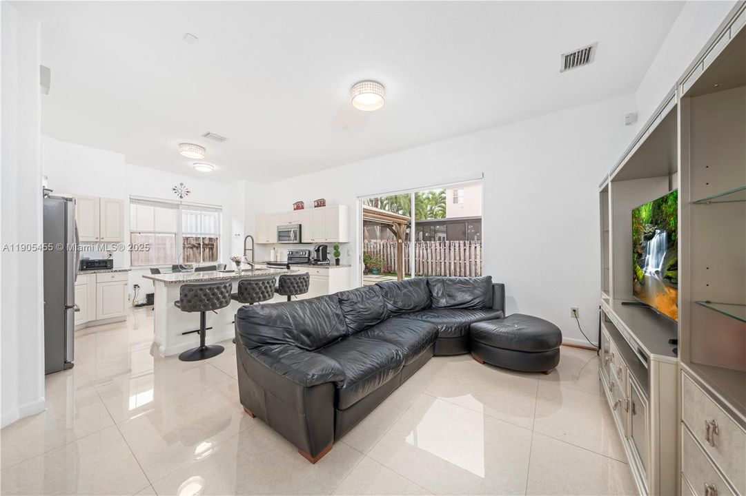 For Sale: $899,999 (4 beds, 3 baths, 2124 Square Feet)