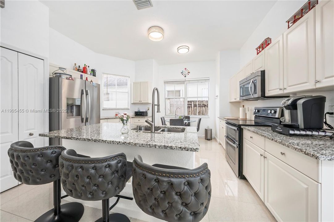 For Sale: $899,999 (4 beds, 3 baths, 2124 Square Feet)