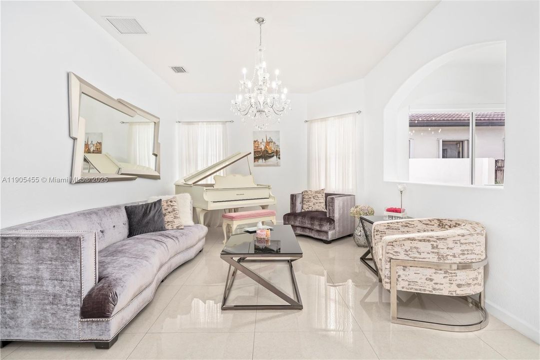 For Sale: $899,999 (4 beds, 3 baths, 2124 Square Feet)