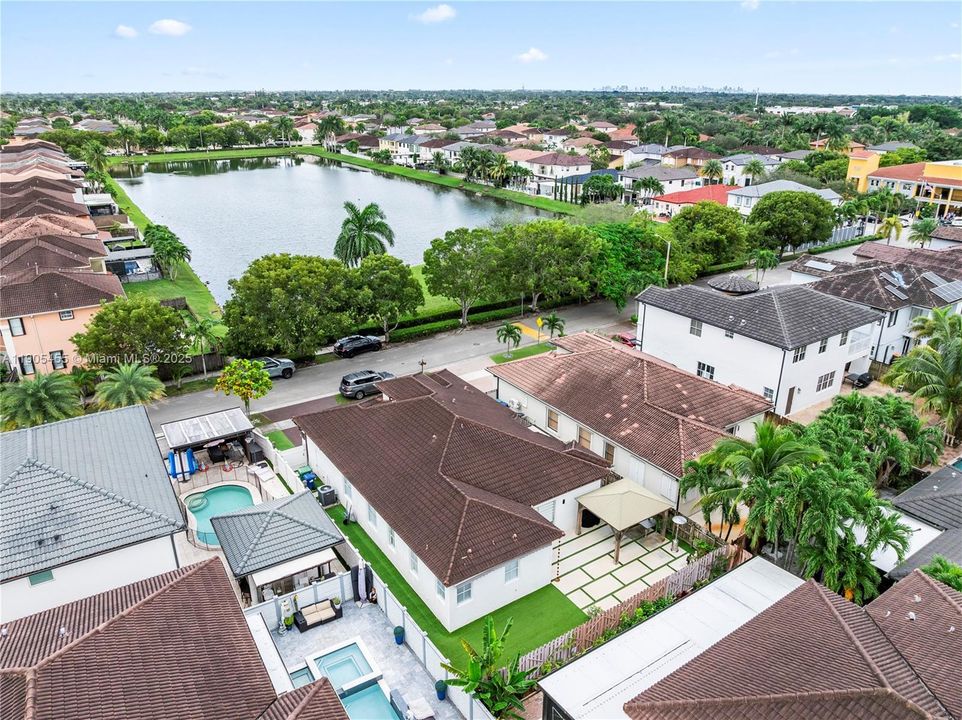 For Sale: $899,999 (4 beds, 3 baths, 2124 Square Feet)