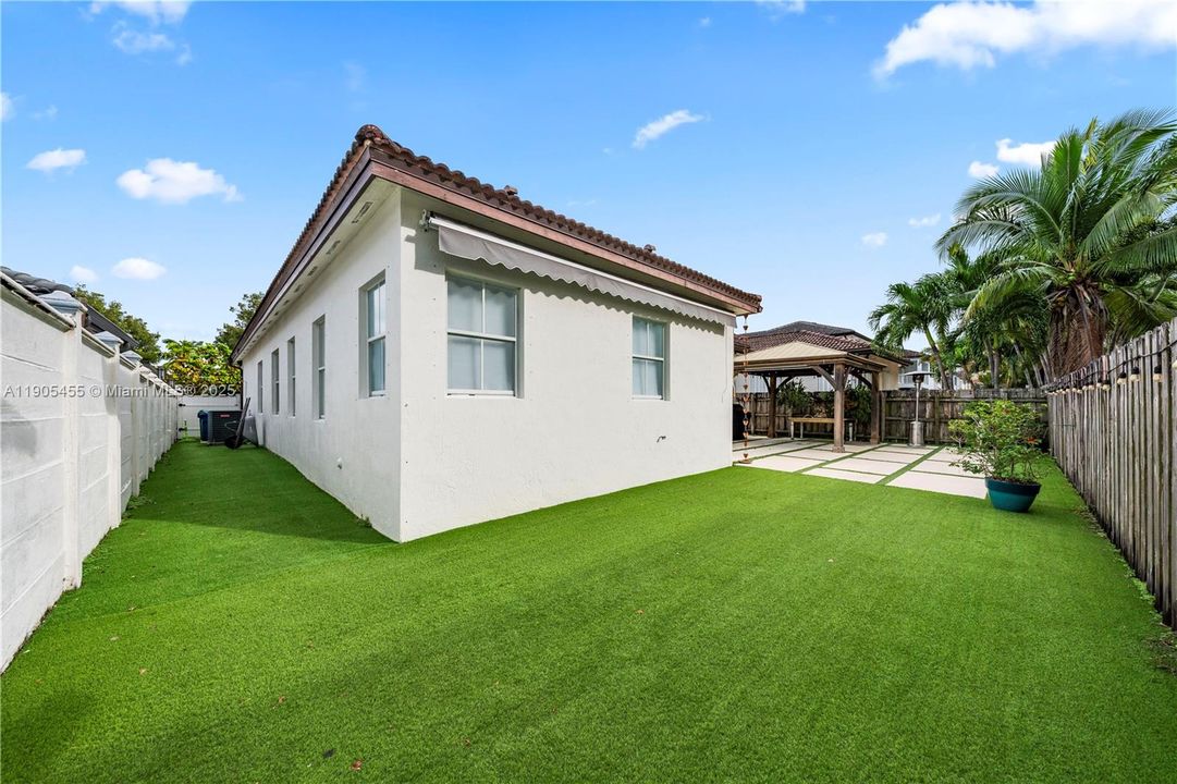 For Sale: $899,999 (4 beds, 3 baths, 2124 Square Feet)