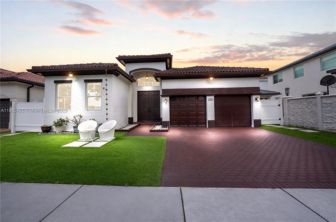 For Sale: $899,999 (4 beds, 3 baths, 2124 Square Feet)