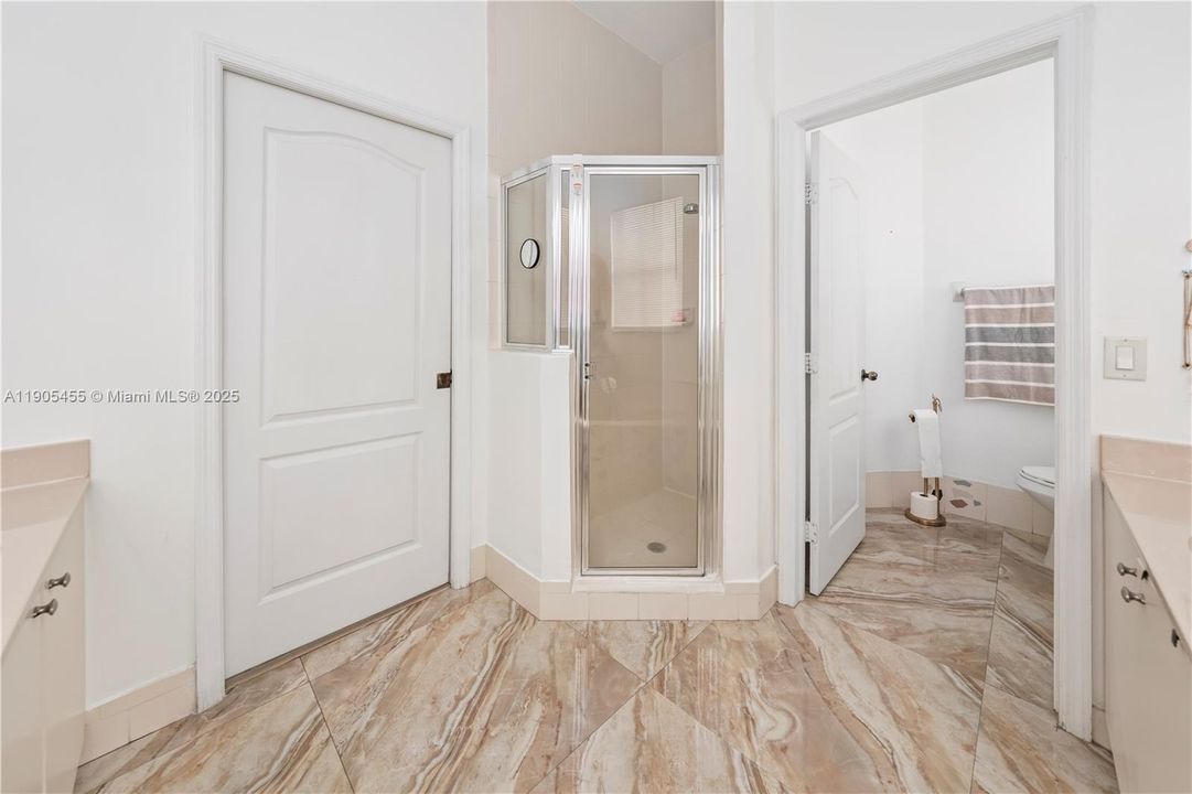 For Sale: $899,999 (4 beds, 3 baths, 2124 Square Feet)