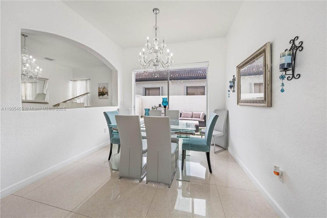 For Sale: $899,999 (4 beds, 3 baths, 2124 Square Feet)