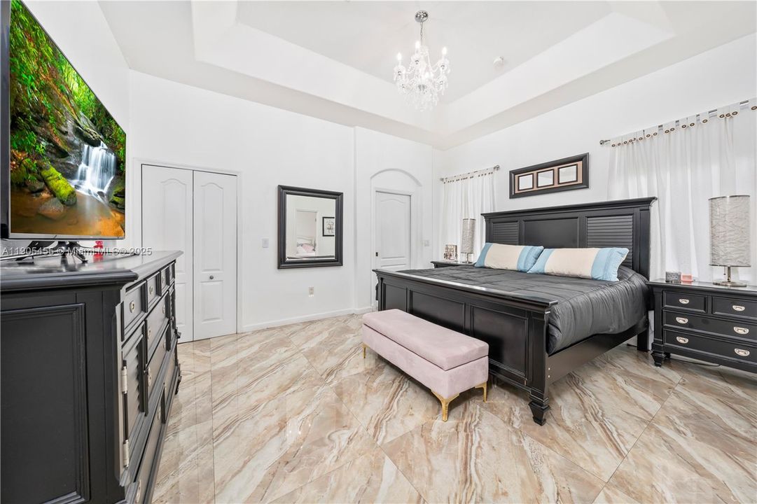 For Sale: $899,999 (4 beds, 3 baths, 2124 Square Feet)