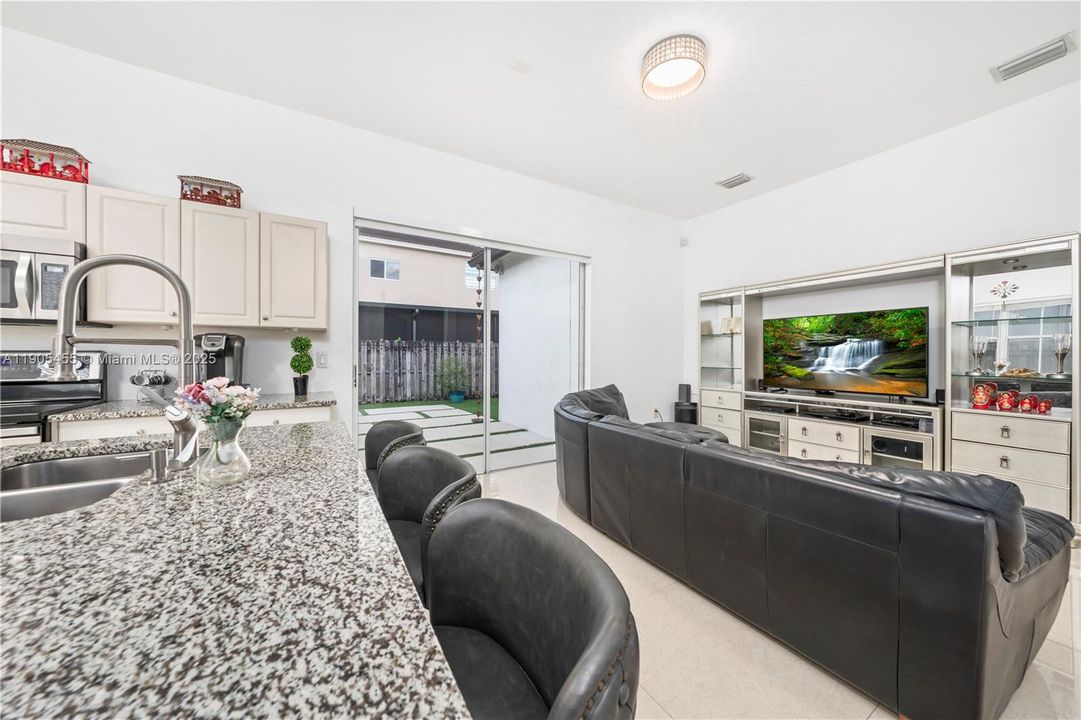 For Sale: $899,999 (4 beds, 3 baths, 2124 Square Feet)