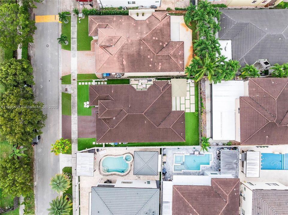 For Sale: $899,999 (4 beds, 3 baths, 2124 Square Feet)