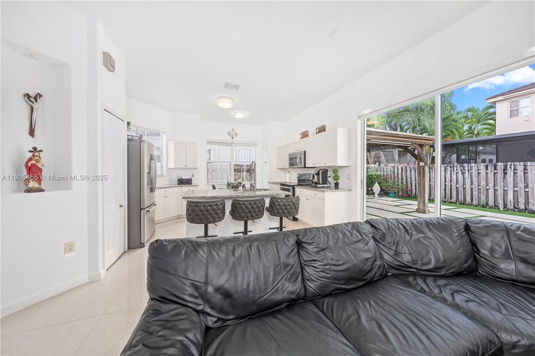 For Sale: $899,999 (4 beds, 3 baths, 2124 Square Feet)