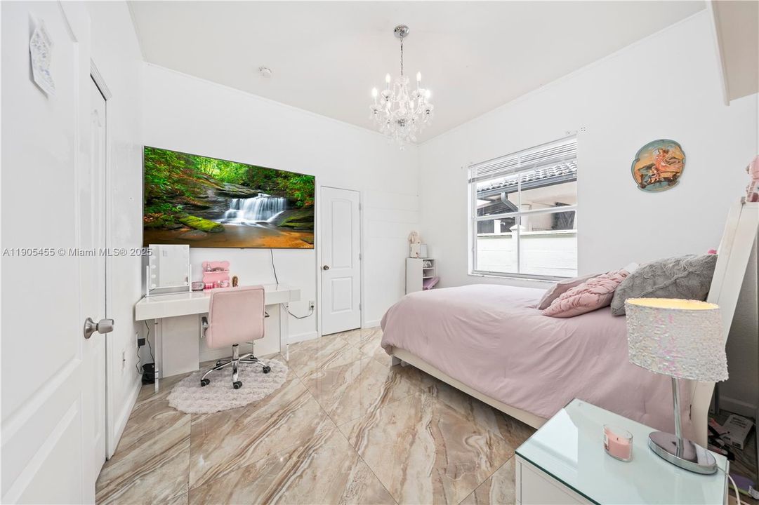 For Sale: $899,999 (4 beds, 3 baths, 2124 Square Feet)