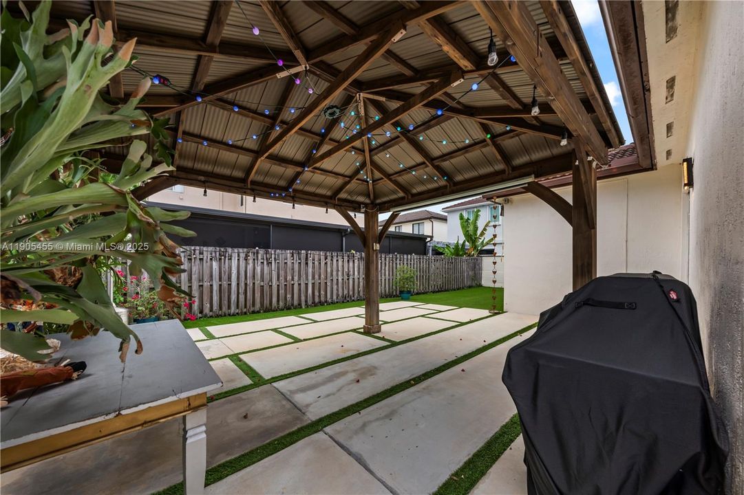 For Sale: $899,999 (4 beds, 3 baths, 2124 Square Feet)