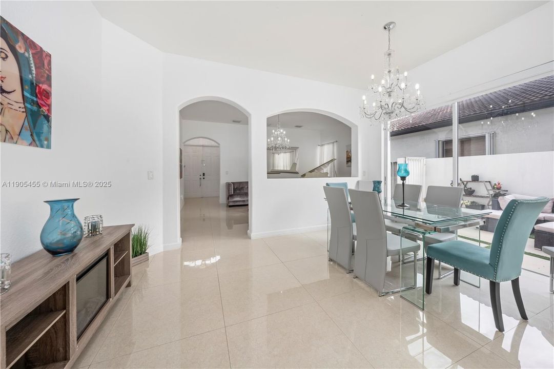 For Sale: $899,999 (4 beds, 3 baths, 2124 Square Feet)