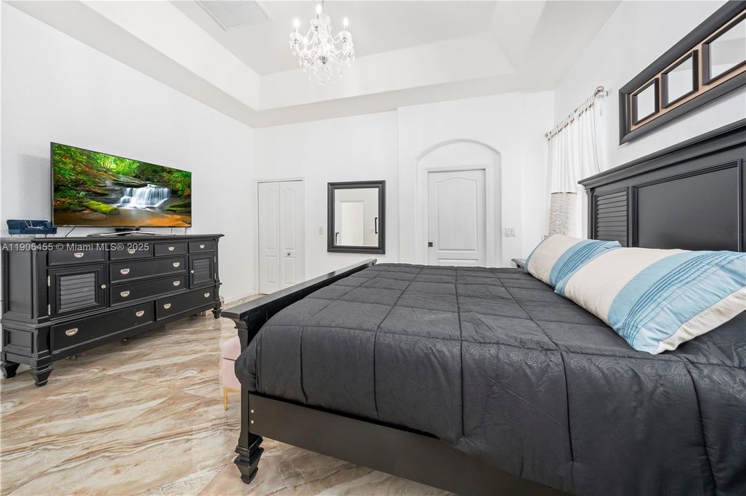 For Sale: $899,999 (4 beds, 3 baths, 2124 Square Feet)