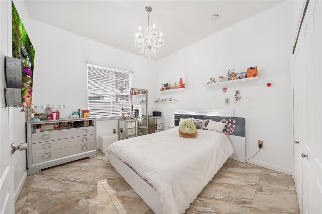 For Sale: $899,999 (4 beds, 3 baths, 2124 Square Feet)