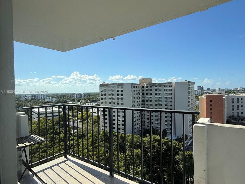 For Rent: $2,300 (1 beds, 1 baths, 887 Square Feet)