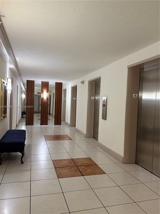 For Rent: $2,300 (1 beds, 1 baths, 887 Square Feet)