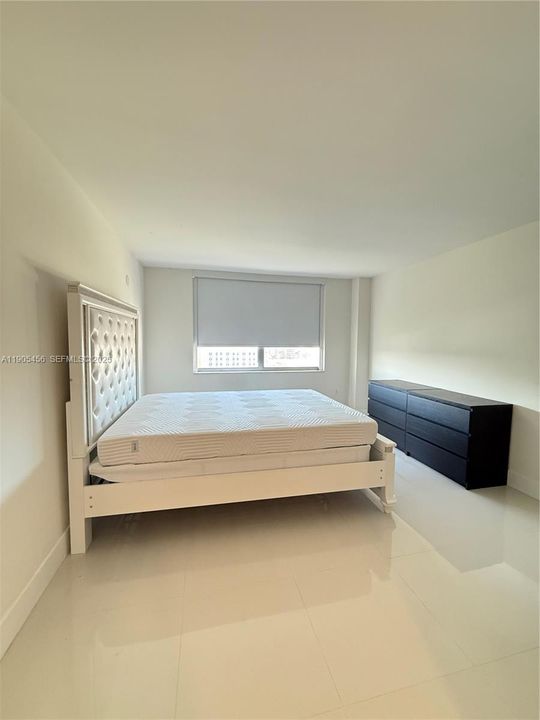 For Rent: $2,300 (1 beds, 1 baths, 887 Square Feet)