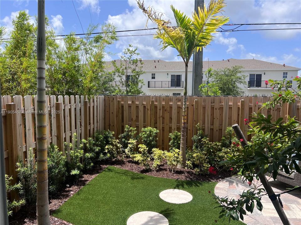 В аренду: $2,675 (3 спален, 3 ванн, 1675 Квадратных фут)