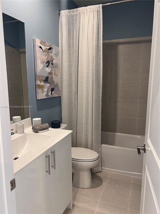 В аренду: $2,675 (3 спален, 3 ванн, 1675 Квадратных фут)