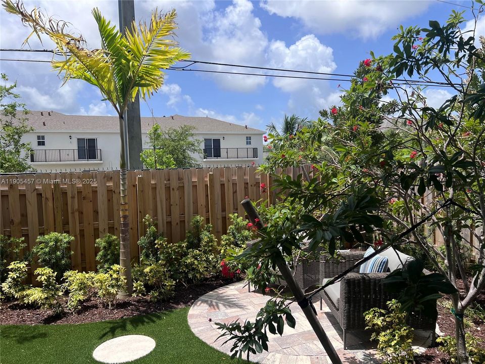 В аренду: $2,675 (3 спален, 3 ванн, 1675 Квадратных фут)