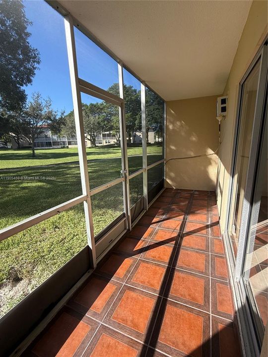 待售: $122,500 (1 贝兹, 1 浴室, 811 平方英尺)