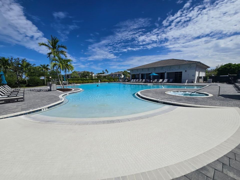 For Sale: $358,888 (3 beds, 3 baths, 1328 Square Feet)