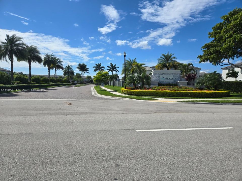 For Sale: $358,888 (3 beds, 3 baths, 1328 Square Feet)