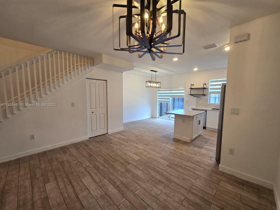 For Sale: $358,888 (3 beds, 3 baths, 1328 Square Feet)