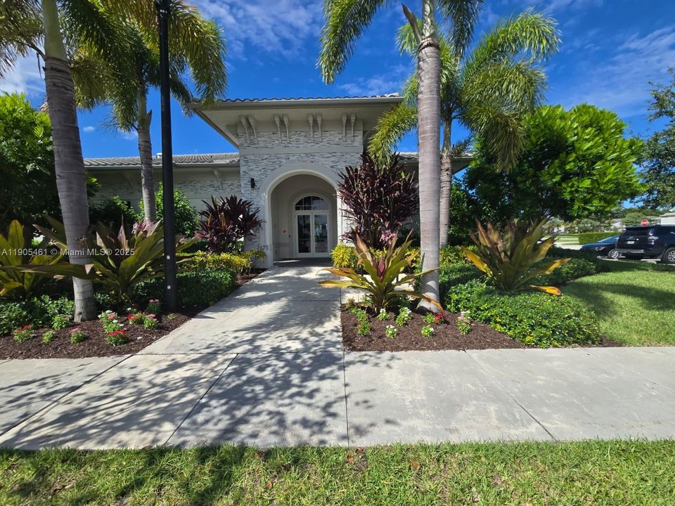 For Sale: $358,888 (3 beds, 3 baths, 1328 Square Feet)