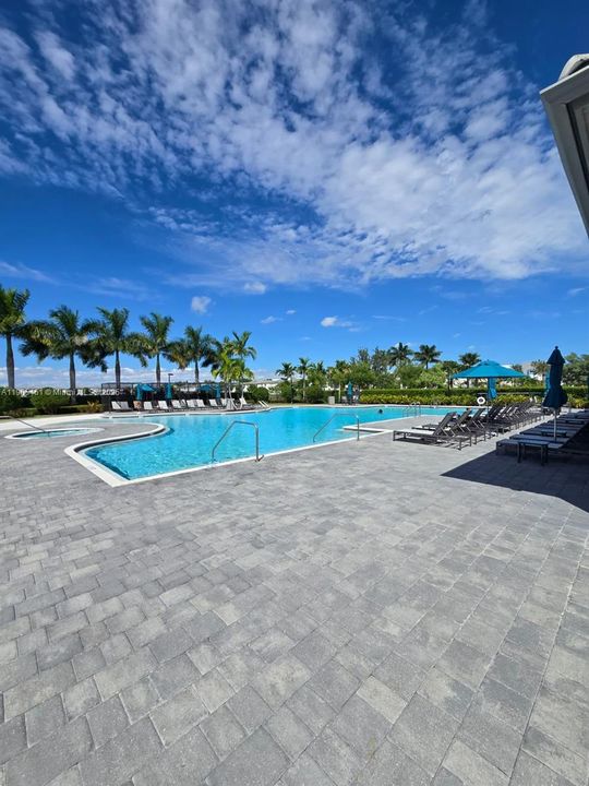 For Sale: $358,888 (3 beds, 3 baths, 1328 Square Feet)