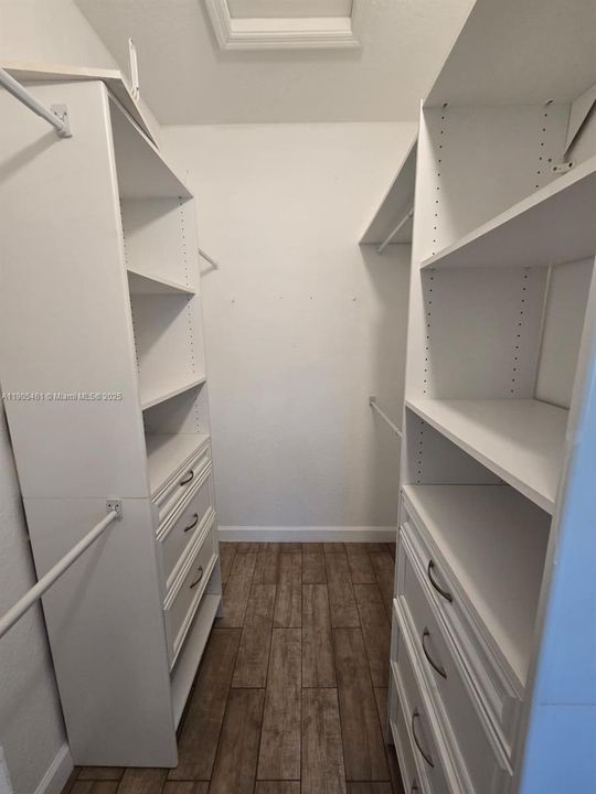 For Sale: $358,888 (3 beds, 3 baths, 1328 Square Feet)