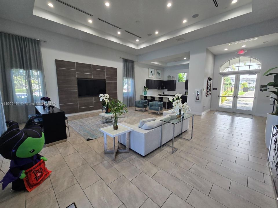 For Sale: $358,888 (3 beds, 3 baths, 1328 Square Feet)