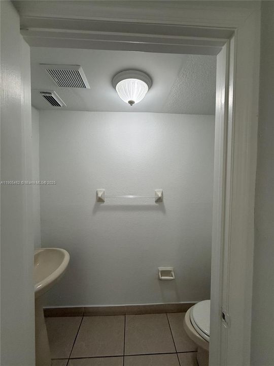 出租: $3,200 (4 贝兹, 2 浴室, 1826 平方英尺)