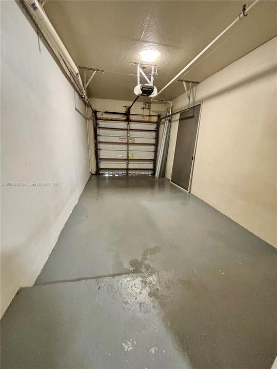 合同活跃: $2,300 (2 贝兹, 2 浴室, 1034 平方英尺)