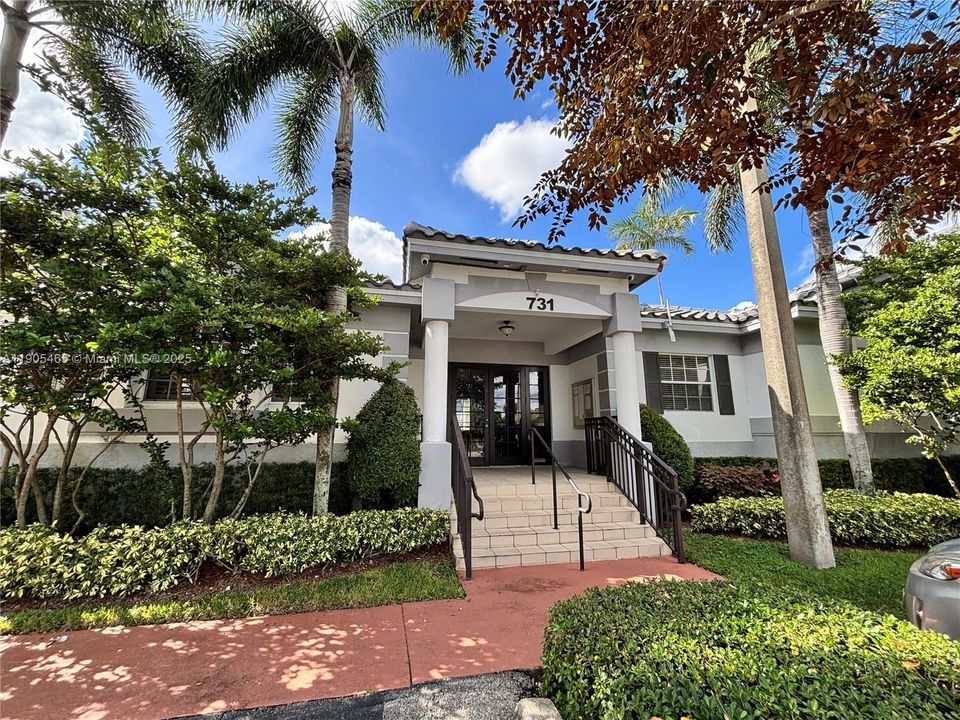 合同活跃: $2,300 (2 贝兹, 2 浴室, 1034 平方英尺)