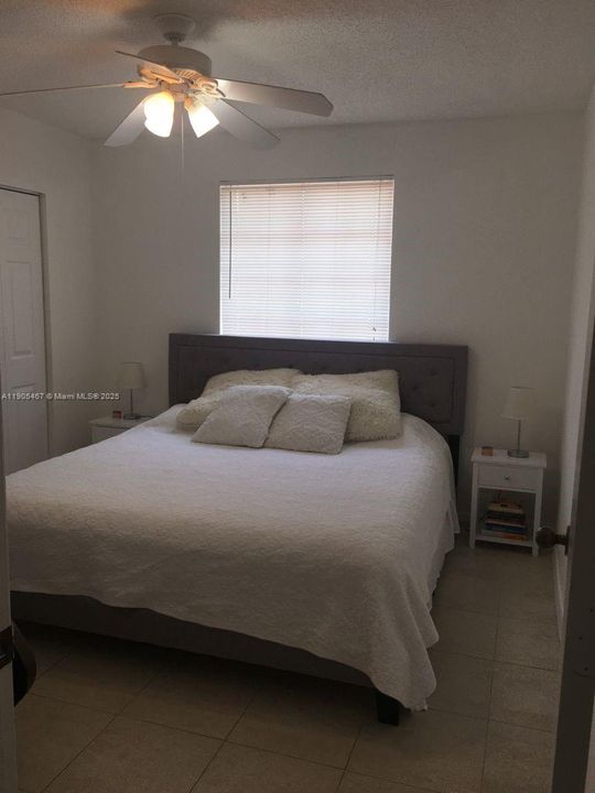 合同活跃: $2,800 (2 贝兹, 2 浴室, 1131 平方英尺)