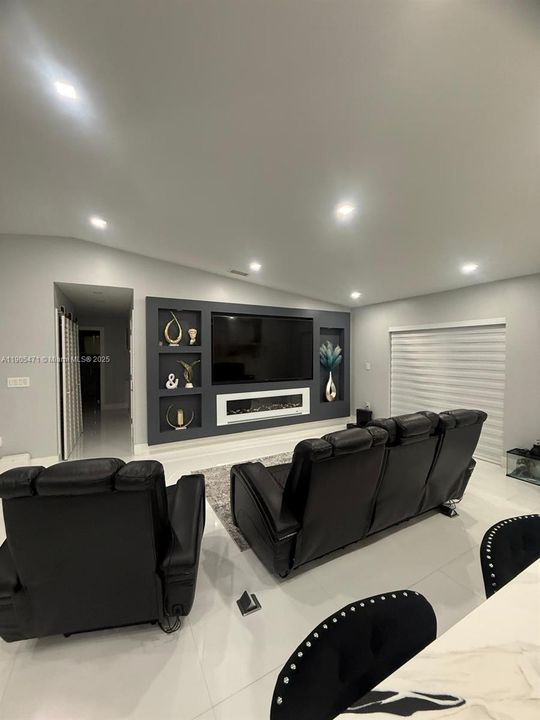 На продажу: $774,900 (4 спален, 3 ванн, 1621 Квадратных фут)