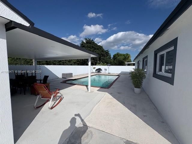 На продажу: $774,900 (4 спален, 3 ванн, 1621 Квадратных фут)