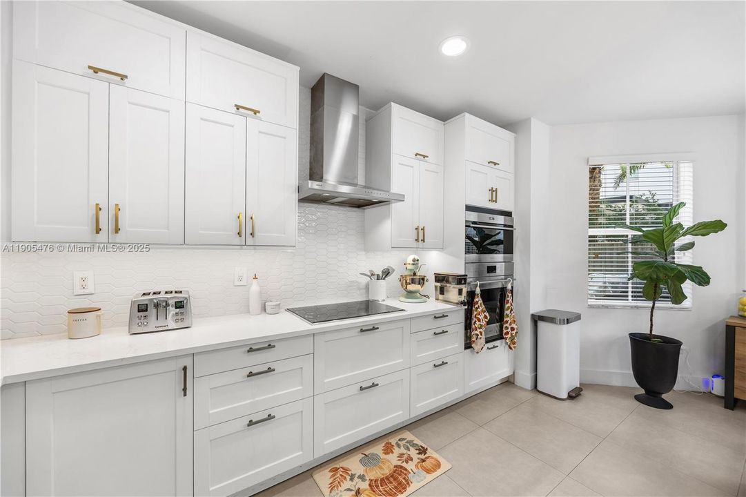 En Venta: $1,225,000 (5 camas, 5 baños, 3160 Pies cuadrados)