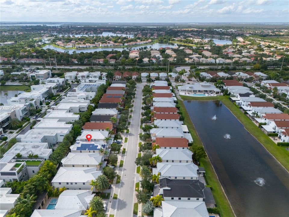 En Venta: $1,225,000 (5 camas, 5 baños, 3160 Pies cuadrados)