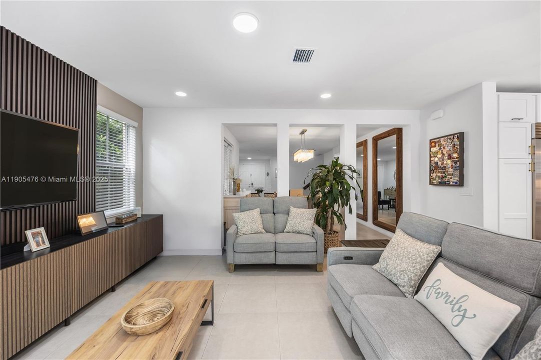 En Venta: $1,225,000 (5 camas, 5 baños, 3160 Pies cuadrados)