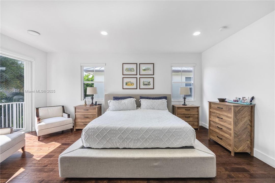 En Venta: $1,225,000 (5 camas, 5 baños, 3160 Pies cuadrados)