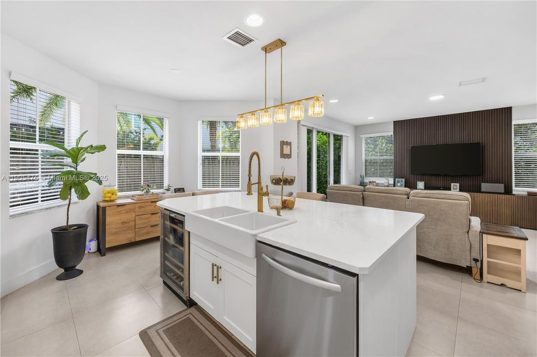 En Venta: $1,225,000 (5 camas, 5 baños, 3160 Pies cuadrados)