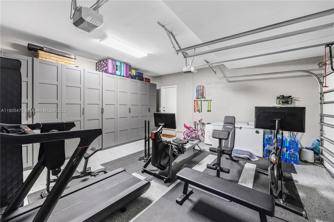 En Venta: $1,225,000 (5 camas, 5 baños, 3160 Pies cuadrados)