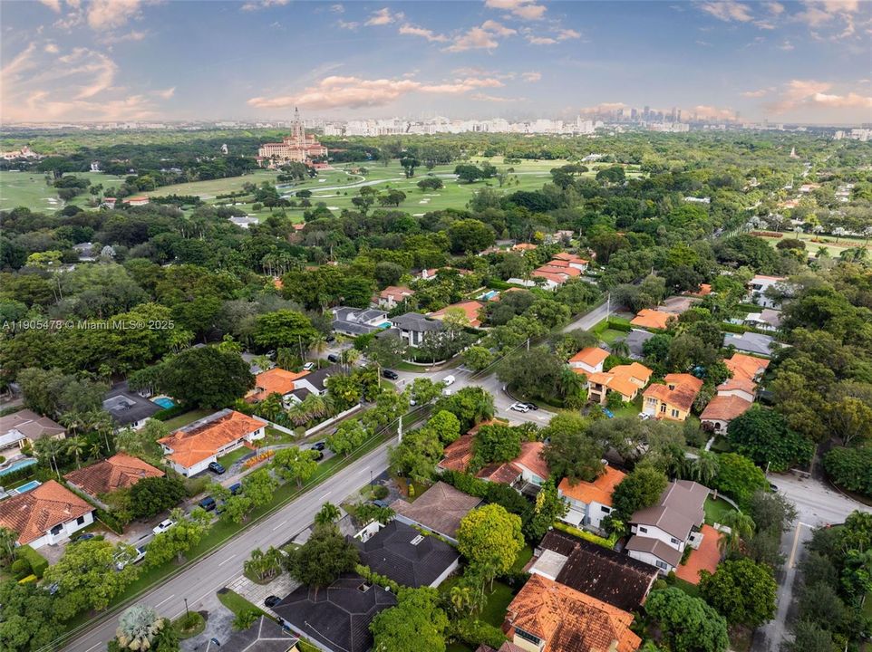 En Renta: $8,000 (4 camas, 2 baños, 2612 Pies cuadrados)