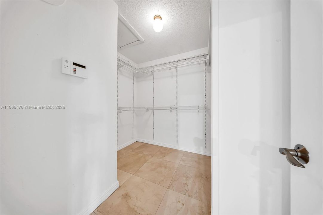 En Renta: $8,000 (4 camas, 2 baños, 2612 Pies cuadrados)