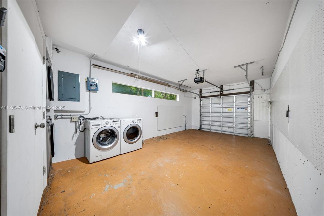 En Renta: $8,000 (4 camas, 2 baños, 2612 Pies cuadrados)